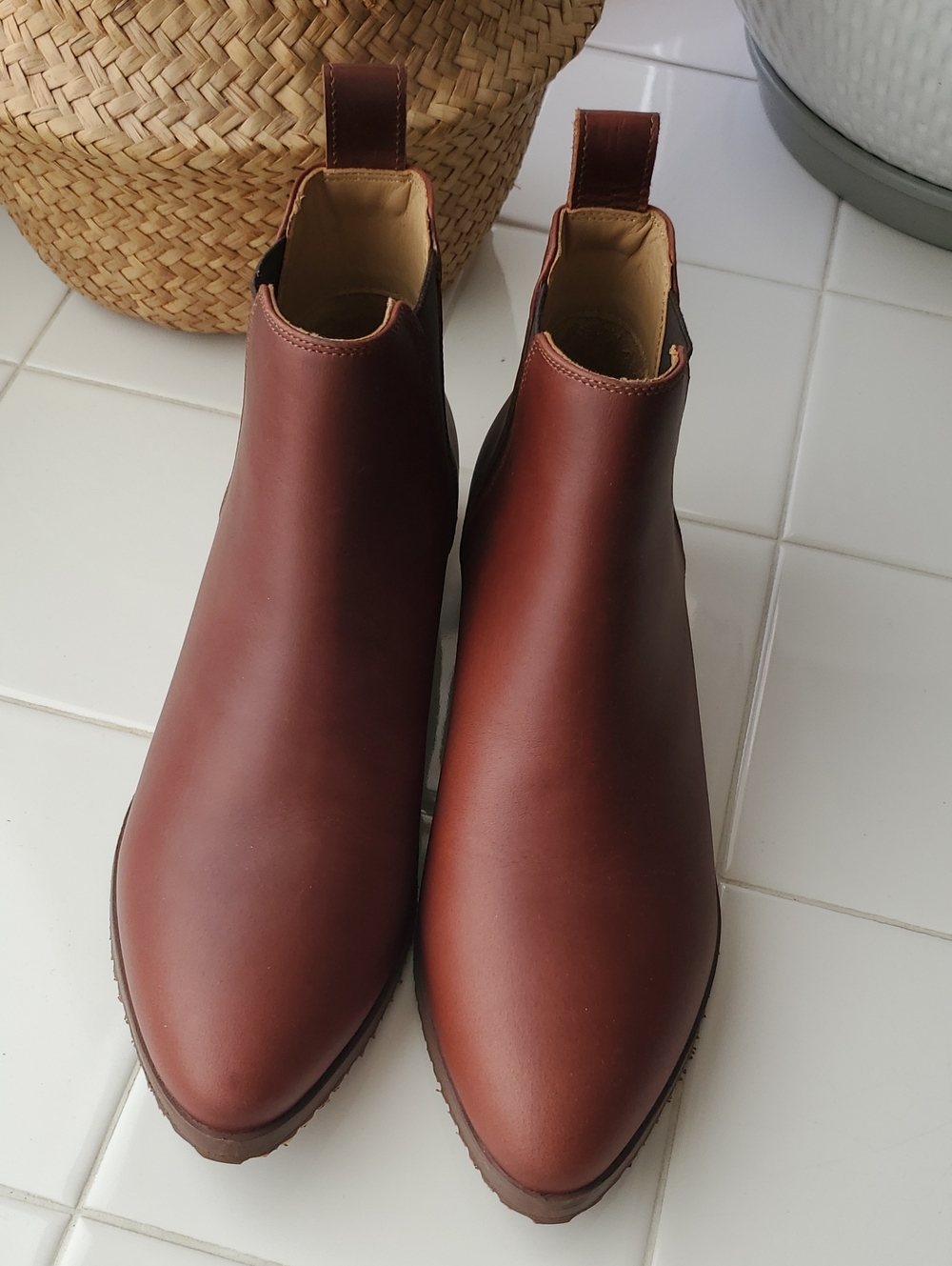 NIB Nisolo Eva Chelsea Boots In Auburn, 7.5